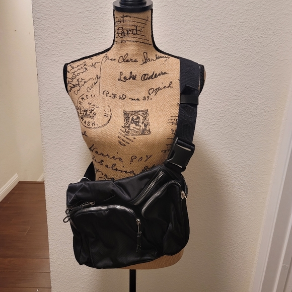 Ivy Park/Adidas Black Pack Fanny Pack - Picture 7 of 10